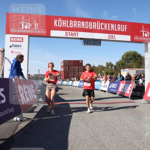 03.10.2025 - Köhlbrandbrückenlauf Lena Gebhardt http://msf.ph/oto/9037073 03.10.2025 12:49:46 Ziel 5687, 5688, 6253 meine-sportfotos.de