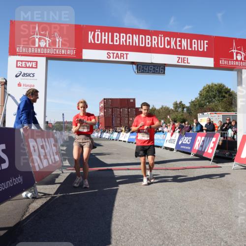 03.10.2025 - Köhlbrandbrückenlauf Lena Gebhardt http://msf.ph/oto/9037077 03.10.2025 12:49:47 Ziel 5687, 5688, 6253 meine-sportfotos.de
