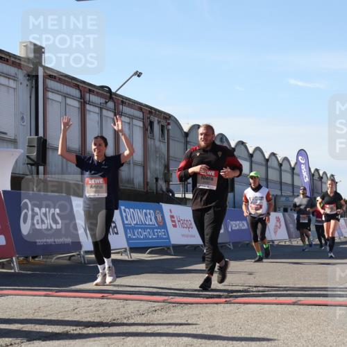 03.10.2025 - Köhlbrandbrückenlauf Luisa Fischer http://msf.ph/oto/9037079 03.10.2025 13:24:18 Ziel 4286, 4442, 4529, 4555, 4657, 4664, 4673, 4698, 4942, 4943, 5085, 5107, 5321, 5350, 5432, 5986, 6119, 6168, 6169, 6306, 6643, 6701 meine-sportfotos.de