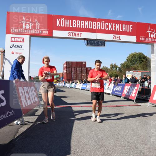 03.10.2025 - Köhlbrandbrückenlauf Lena Gebhardt http://msf.ph/oto/9037081 03.10.2025 12:49:47 Ziel 5687, 5688, 6253 meine-sportfotos.de