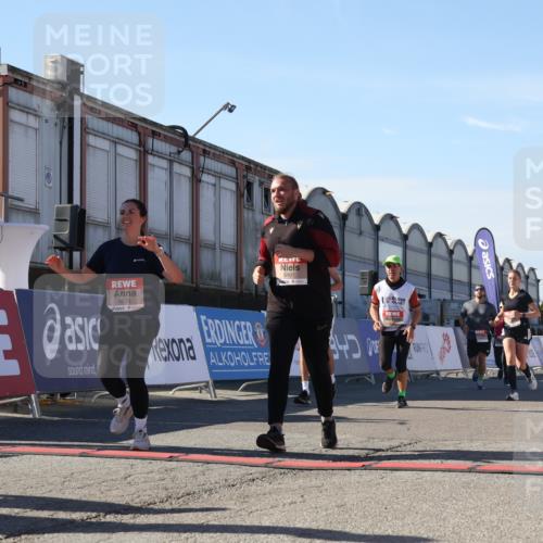 03.10.2025 - Köhlbrandbrückenlauf Luisa Fischer http://msf.ph/oto/9037084 03.10.2025 13:24:18 Ziel 4286, 4442, 4529, 4555, 4657, 4664, 4673, 4698, 4942, 4943, 5085, 5107, 5321, 5350, 5432, 5986, 6119, 6168, 6169, 6306, 6643, 6701 meine-sportfotos.de