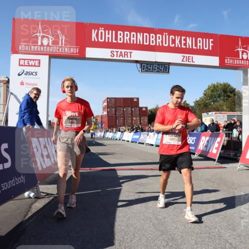 03.10.2025 - Köhlbrandbrückenlauf Lena Gebhardt http://msf.ph/oto/9037085 03.10.2025 12:49:48 Ziel 5687, 5688, 6253 meine-sportfotos.de