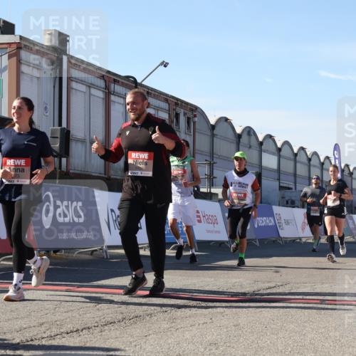 03.10.2025 - Köhlbrandbrückenlauf Luisa Fischer http://msf.ph/oto/9037089 03.10.2025 13:24:19 Ziel 4286, 4442, 4529, 4555, 4664, 4673, 4698, 4703, 4942, 4943, 5085, 5107, 5321, 5350, 5432, 5986, 6168, 6169, 6306, 6701 meine-sportfotos.de