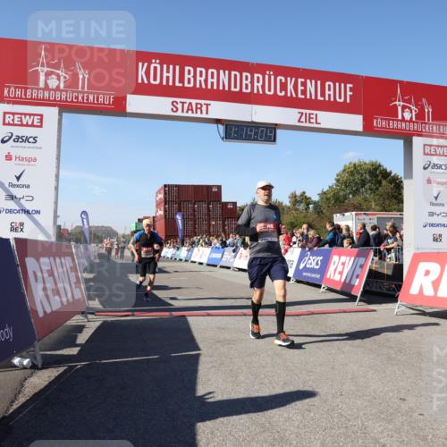 03.10.2025 - Köhlbrandbrückenlauf Lena Gebhardt http://msf.ph/oto/9037098 03.10.2025 13:14:05 Ziel 4188, 4306, 4313, 4612, 4785, 4868, 5700, 5727, 6318, 6766 meine-sportfotos.de