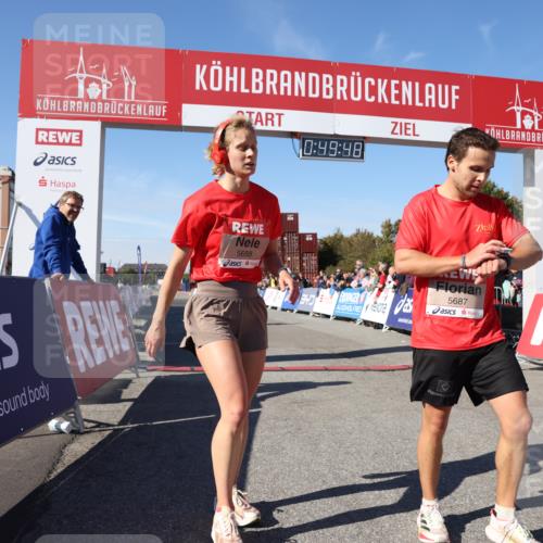 03.10.2025 - Köhlbrandbrückenlauf Lena Gebhardt http://msf.ph/oto/9037099 03.10.2025 12:49:49 Ziel 5687, 5688, 6253 meine-sportfotos.de