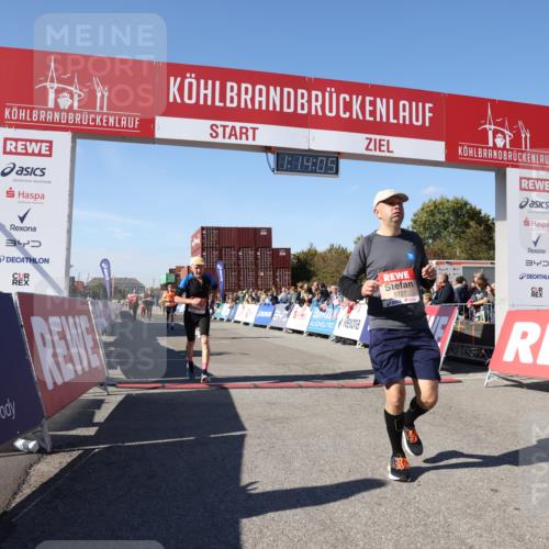 03.10.2025 - Köhlbrandbrückenlauf Lena Gebhardt http://msf.ph/oto/9037102 03.10.2025 13:14:05 Ziel 4188, 4306, 4313, 4612, 4785, 4868, 5700, 5727, 6318, 6766 meine-sportfotos.de