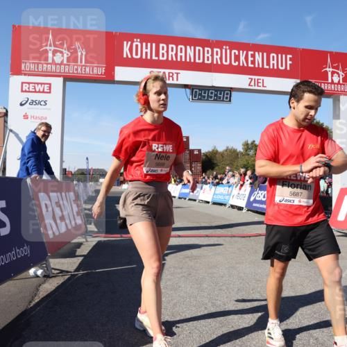 03.10.2025 - Köhlbrandbrückenlauf Lena Gebhardt http://msf.ph/oto/9037103 03.10.2025 12:49:49 Ziel 5687, 5688, 6253 meine-sportfotos.de