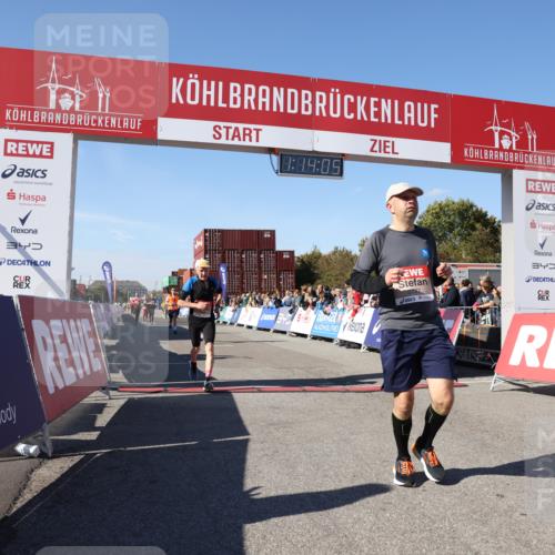 03.10.2025 - Köhlbrandbrückenlauf Lena Gebhardt http://msf.ph/oto/9037106 03.10.2025 13:14:05 Ziel 4188, 4306, 4313, 4612, 4785, 4868, 5700, 5727, 6318, 6766 meine-sportfotos.de