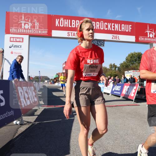 03.10.2025 - Köhlbrandbrückenlauf Lena Gebhardt http://msf.ph/oto/9037107 03.10.2025 12:49:49 Ziel 5687, 5688, 6253 meine-sportfotos.de