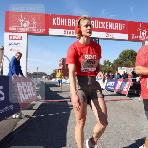 03.10.2025 - Köhlbrandbrückenlauf Lena Gebhardt http://msf.ph/oto/9037110 03.10.2025 12:49:49 Ziel 5687, 5688, 6253 meine-sportfotos.de