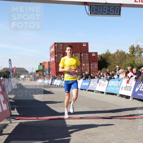 03.10.2025 - Köhlbrandbrückenlauf Lena Gebhardt http://msf.ph/oto/9037124 03.10.2025 12:49:50 Ziel 5687, 5688, 6253 meine-sportfotos.de