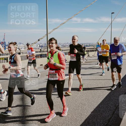03.10.2025 - Köhlbrandbrückenlauf Michael Burmester http://msf.ph/oto/9037136 03.10.2025 12:29:49 Position 1 4876, 4696, 5115 meine-sportfotos.de