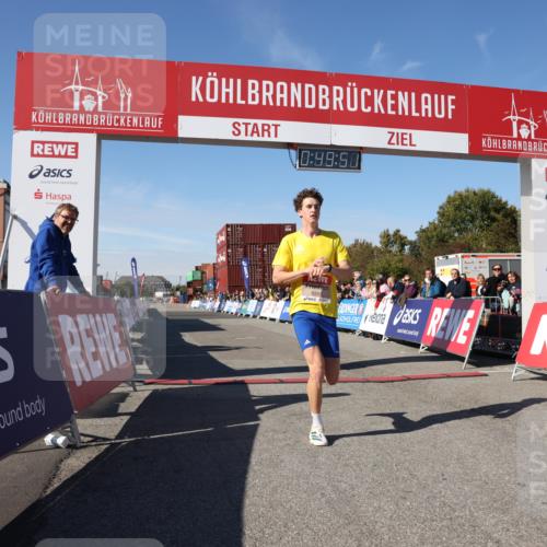 03.10.2025 - Köhlbrandbrückenlauf Lena Gebhardt http://msf.ph/oto/9037138 03.10.2025 12:49:51 Ziel 5687, 5688, 6253 meine-sportfotos.de