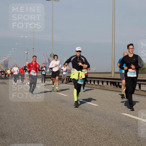 03.10.2025 - Köhlbrandbrückenlauf Fabian Wolf http://msf.ph/oto/9037139 03.10.2025 09:51:45 Position 3 3434, 3411 meine-sportfotos.de