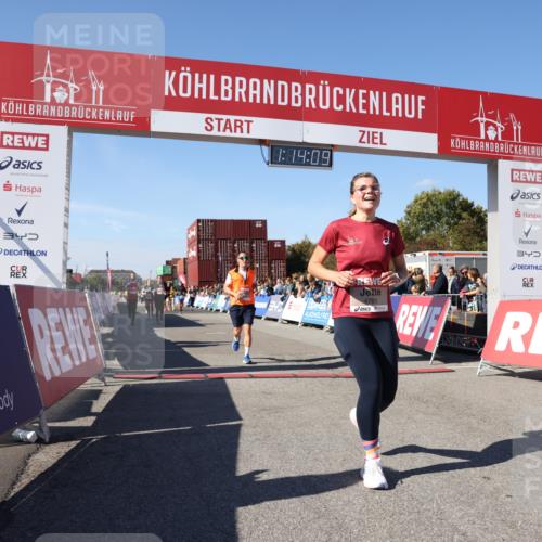 03.10.2025 - Köhlbrandbrückenlauf Lena Gebhardt http://msf.ph/oto/9037147 03.10.2025 13:14:09 Ziel 4313, 4641, 4728, 4785, 4809, 5727, 6318, 6735 meine-sportfotos.de