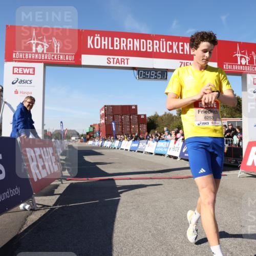 03.10.2025 - Köhlbrandbrückenlauf Lena Gebhardt http://msf.ph/oto/9037149 03.10.2025 12:49:52 Ziel 5687, 5688, 6253 meine-sportfotos.de