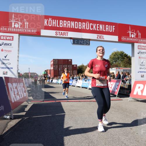 03.10.2025 - Köhlbrandbrückenlauf Lena Gebhardt http://msf.ph/oto/9037154 03.10.2025 13:14:09 Ziel 4313, 4641, 4728, 4785, 4809, 5727, 6318, 6735 meine-sportfotos.de