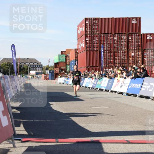 03.10.2025 - Köhlbrandbrückenlauf Lena Gebhardt http://msf.ph/oto/9037159 03.10.2025 12:50:05 Ziel 4035, 6086 meine-sportfotos.de