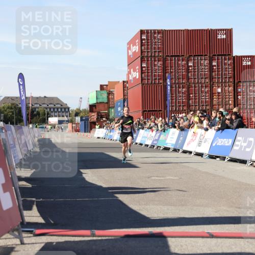03.10.2025 - Köhlbrandbrückenlauf Lena Gebhardt http://msf.ph/oto/9037163 03.10.2025 12:50:05 Ziel 4035, 6086 meine-sportfotos.de
