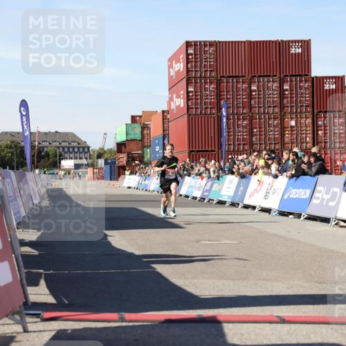 03.10.2025 - Köhlbrandbrückenlauf Lena Gebhardt http://msf.ph/oto/9037167 03.10.2025 12:50:05 Ziel 4035, 6086 meine-sportfotos.de