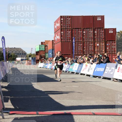 03.10.2025 - Köhlbrandbrückenlauf Lena Gebhardt http://msf.ph/oto/9037171 03.10.2025 12:50:05 Ziel 4035, 6086 meine-sportfotos.de