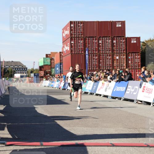 03.10.2025 - Köhlbrandbrückenlauf Lena Gebhardt http://msf.ph/oto/9037176 03.10.2025 12:50:05 Ziel 4035, 6086 meine-sportfotos.de