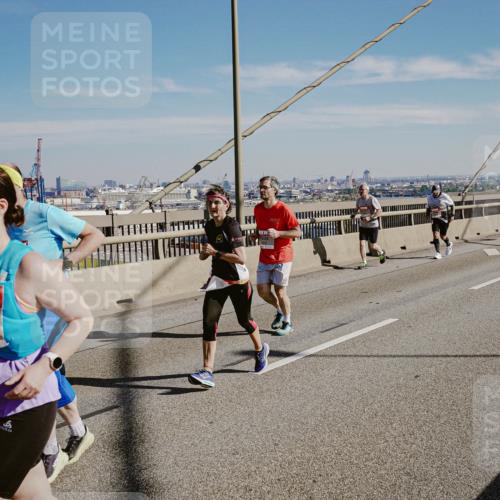 03.10.2025 - Köhlbrandbrückenlauf Michael Burmester http://msf.ph/oto/9037185 03.10.2025 12:29:53 Position 1 4676 meine-sportfotos.de
