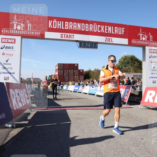 03.10.2025 - Köhlbrandbrückenlauf Lena Gebhardt http://msf.ph/oto/9037191 03.10.2025 13:14:11 Ziel 4313, 4437, 4569, 4641, 4728, 4785, 4809, 4888, 5727, 6318, 6327, 6418, 6735 meine-sportfotos.de