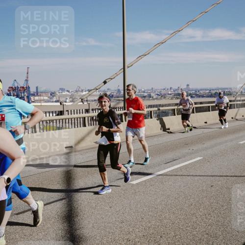 03.10.2025 - Köhlbrandbrückenlauf Michael Burmester http://msf.ph/oto/9037192 03.10.2025 12:29:53 Position 1 4676 meine-sportfotos.de