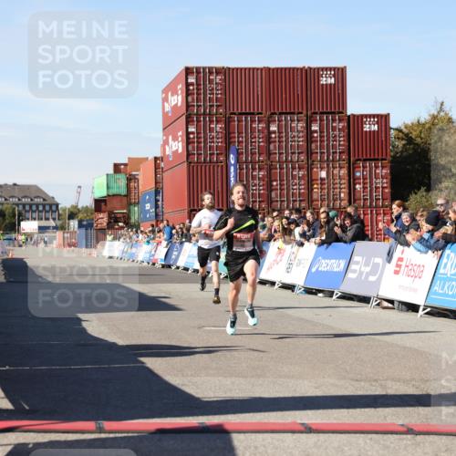 03.10.2025 - Köhlbrandbrückenlauf Lena Gebhardt http://msf.ph/oto/9037195 03.10.2025 12:50:06 Ziel 4035, 6086 meine-sportfotos.de