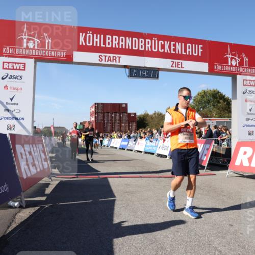 03.10.2025 - Köhlbrandbrückenlauf Lena Gebhardt http://msf.ph/oto/9037196 03.10.2025 13:14:11 Ziel 4313, 4437, 4569, 4641, 4728, 4785, 4809, 4888, 5727, 6318, 6327, 6418, 6735 meine-sportfotos.de