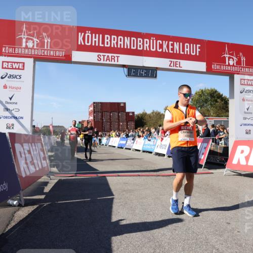 03.10.2025 - Köhlbrandbrückenlauf Lena Gebhardt http://msf.ph/oto/9037200 03.10.2025 13:14:11 Ziel 4313, 4437, 4569, 4641, 4728, 4785, 4809, 4888, 5727, 6318, 6327, 6418, 6735 meine-sportfotos.de