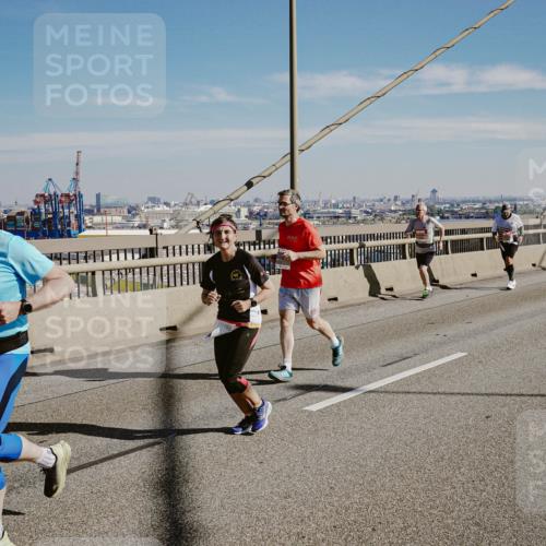 03.10.2025 - Köhlbrandbrückenlauf Michael Burmester http://msf.ph/oto/9037204 03.10.2025 12:29:53 Position 1 6225 meine-sportfotos.de