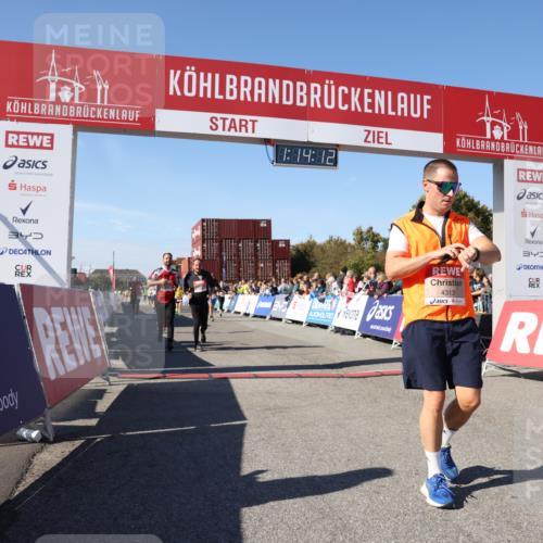 03.10.2025 - Köhlbrandbrückenlauf Lena Gebhardt http://msf.ph/oto/9037209 03.10.2025 13:14:12 Ziel 4313, 4437, 4569, 4641, 4728, 4776, 4785, 4809, 4888, 5727, 6318, 6327, 6418, 6735 meine-sportfotos.de