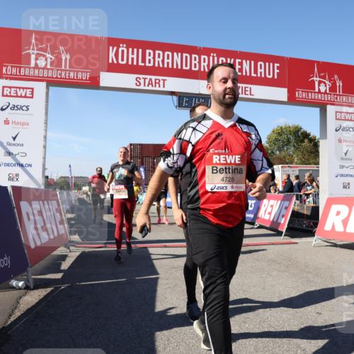 03.10.2025 - Köhlbrandbrückenlauf Lena Gebhardt http://msf.ph/oto/9037248 03.10.2025 13:14:15 Ziel 4313, 4437, 4569, 4641, 4728, 4776, 4785, 4809, 4888, 5282, 6327, 6418, 6735 meine-sportfotos.de