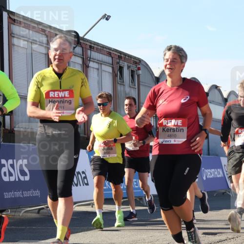 03.10.2025 - Köhlbrandbrückenlauf Luisa Fischer http://msf.ph/oto/9037279 03.10.2025 13:24:45 Ziel 4616, 4810, 5150, 5527, 6039, 6113, 6114, 6198, 6209, 6210, 6211, 6473, 6598, 6599 meine-sportfotos.de