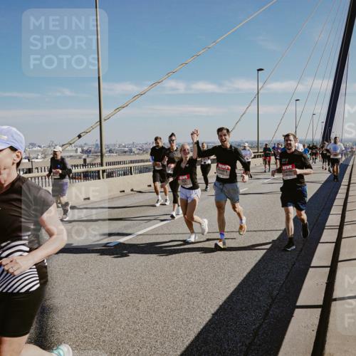 03.10.2025 - Köhlbrandbrückenlauf Michael Burmester http://msf.ph/oto/9037281 03.10.2025 12:30:03 Position 1  meine-sportfotos.de