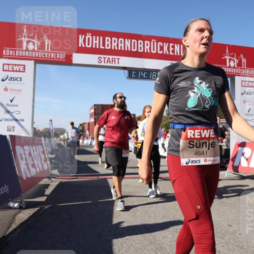 03.10.2025 - Köhlbrandbrückenlauf Lena Gebhardt http://msf.ph/oto/9037282 03.10.2025 13:14:18 Ziel 4313, 4437, 4569, 4641, 4728, 4776, 4809, 4888, 5282, 6012, 6327, 6418, 6512, 6735 meine-sportfotos.de