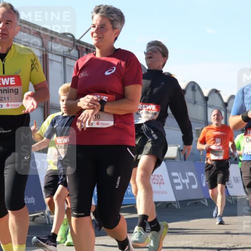 03.10.2025 - Köhlbrandbrückenlauf Luisa Fischer http://msf.ph/oto/9037287 03.10.2025 13:24:45 Ziel 4616, 4810, 5150, 5527, 6039, 6113, 6114, 6198, 6209, 6210, 6211, 6473, 6598, 6599 meine-sportfotos.de