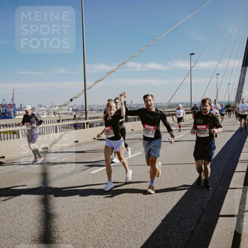 03.10.2025 - Köhlbrandbrückenlauf Michael Burmester http://msf.ph/oto/9037288 03.10.2025 12:30:03 Position 1 448 meine-sportfotos.de