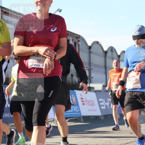 03.10.2025 - Köhlbrandbrückenlauf Luisa Fischer http://msf.ph/oto/9037291 03.10.2025 13:24:46 Ziel 4567, 4616, 4810, 5150, 5527, 6113, 6114, 6198, 6209, 6210, 6211, 6473, 6598, 6599 meine-sportfotos.de