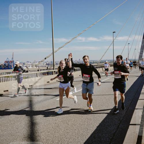 03.10.2025 - Köhlbrandbrückenlauf Michael Burmester http://msf.ph/oto/9037294 03.10.2025 12:30:03 Position 1  meine-sportfotos.de