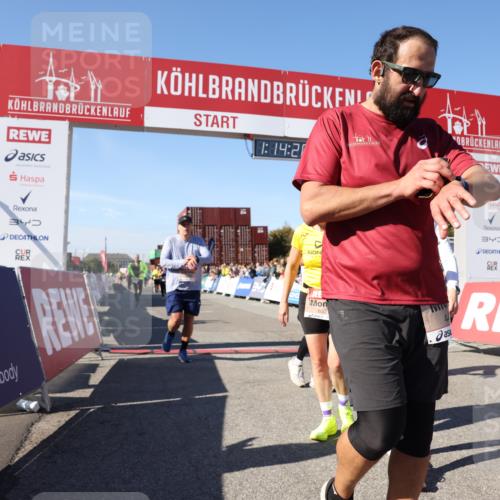 03.10.2025 - Köhlbrandbrückenlauf Lena Gebhardt http://msf.ph/oto/9037306 03.10.2025 13:14:20 Ziel 4426, 4437, 4569, 4641, 4728, 4776, 4809, 4888, 5282, 6012, 6327, 6418, 6512, 6735 meine-sportfotos.de