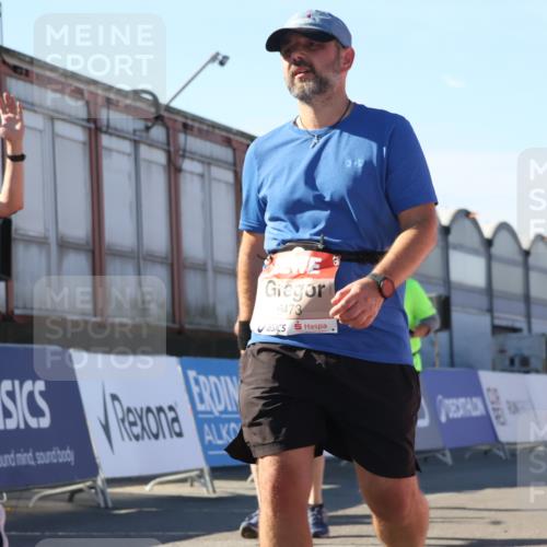 03.10.2025 - Köhlbrandbrückenlauf Luisa Fischer http://msf.ph/oto/9037307 03.10.2025 13:24:47 Ziel 4567, 4616, 4626, 4810, 5150, 5527, 6113, 6114, 6198, 6209, 6210, 6211, 6473, 6598, 6599 meine-sportfotos.de