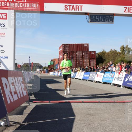 03.10.2025 - Köhlbrandbrückenlauf Lena Gebhardt http://msf.ph/oto/9037314 03.10.2025 12:50:39 Ziel 6248 meine-sportfotos.de