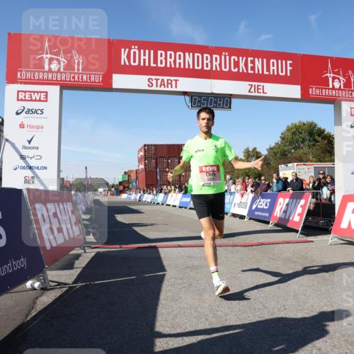 03.10.2025 - Köhlbrandbrückenlauf Lena Gebhardt http://msf.ph/oto/9037342 03.10.2025 12:50:40 Ziel 6248 meine-sportfotos.de