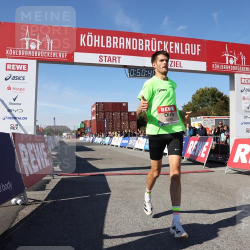 03.10.2025 - Köhlbrandbrückenlauf Lena Gebhardt http://msf.ph/oto/9037347 03.10.2025 12:50:40 Ziel 6248 meine-sportfotos.de