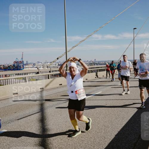 03.10.2025 - Köhlbrandbrückenlauf Michael Burmester http://msf.ph/oto/9037349 03.10.2025 12:30:07 Position 1 6282 meine-sportfotos.de
