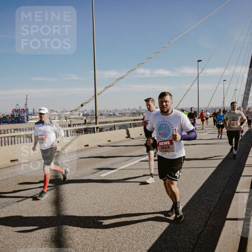 03.10.2025 - Köhlbrandbrückenlauf Michael Burmester http://msf.ph/oto/9037363 03.10.2025 12:30:08 Position 1  meine-sportfotos.de