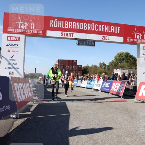 03.10.2025 - Köhlbrandbrückenlauf Lena Gebhardt http://msf.ph/oto/9037367 03.10.2025 13:14:24 Ziel 4400, 4426, 4437, 4569, 4641, 4776, 4888, 5132, 5282, 5805, 5902, 5903, 6012, 6327, 6418, 6512, 6735 meine-sportfotos.de